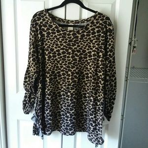Long sleeve cheeta print shirt